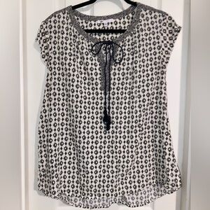 DR2 Black and White Geometric Blouse